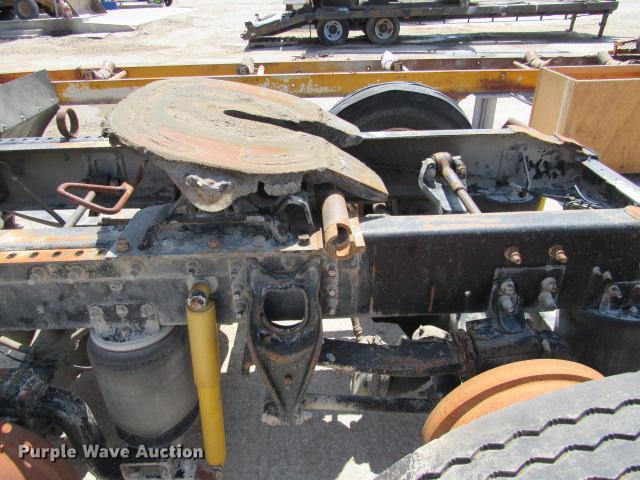 image for item DE0174 1997 International 9200 semi truck