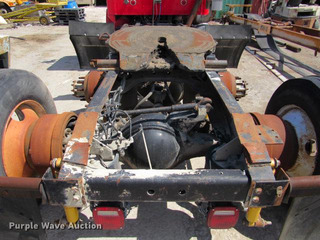 image for item DE0174 1997 International 9200 semi truck