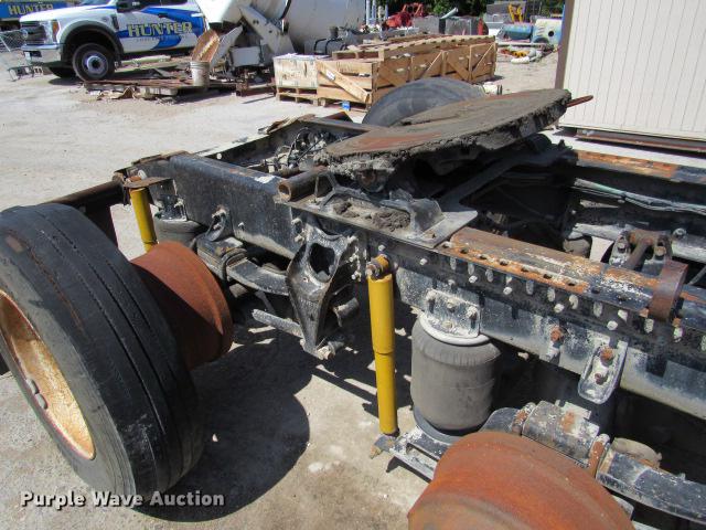 image for item DE0174 1997 International 9200 semi truck