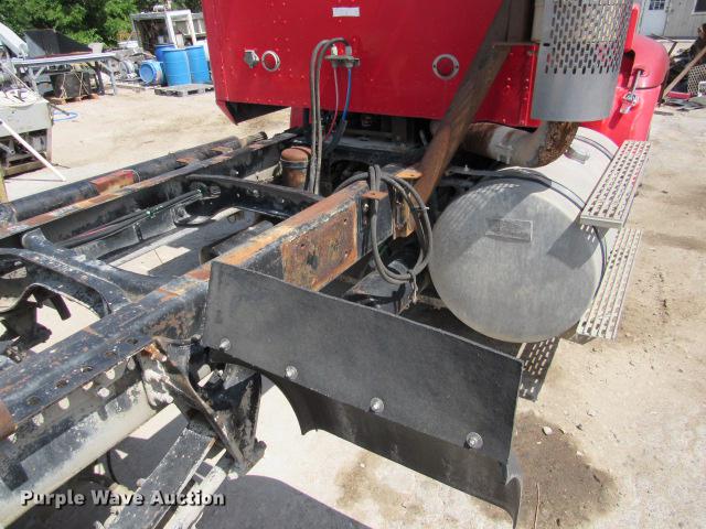 image for item DE0174 1997 International 9200 semi truck