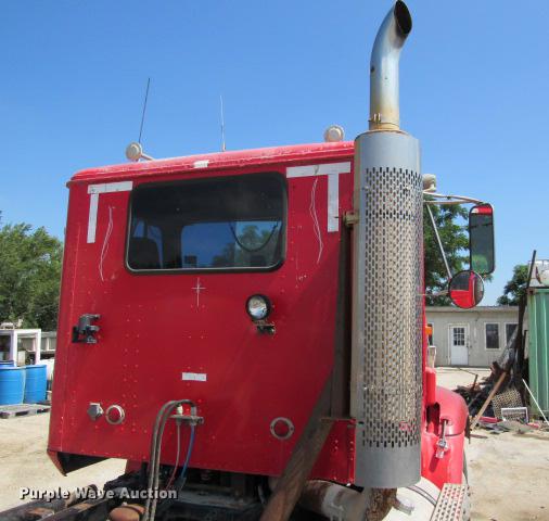 image for item DE0174 1997 International 9200 semi truck