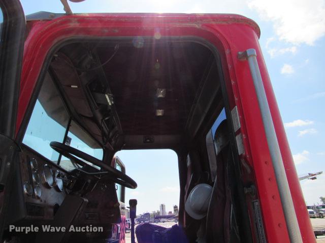 image for item DE0174 1997 International 9200 semi truck