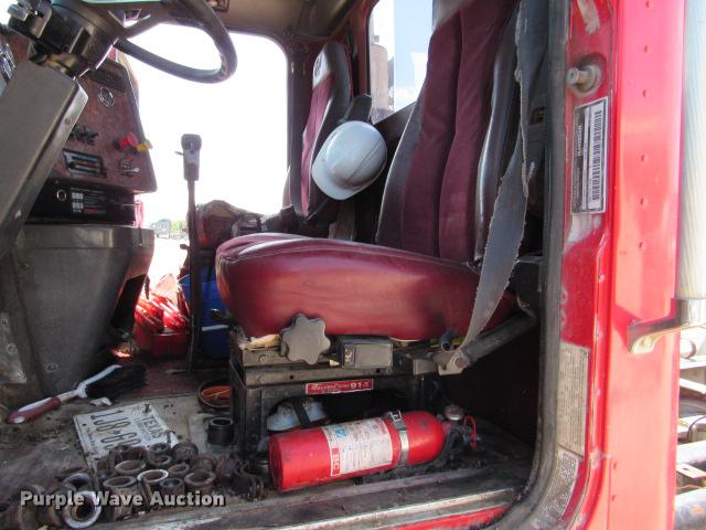 image for item DE0174 1997 International 9200 semi truck