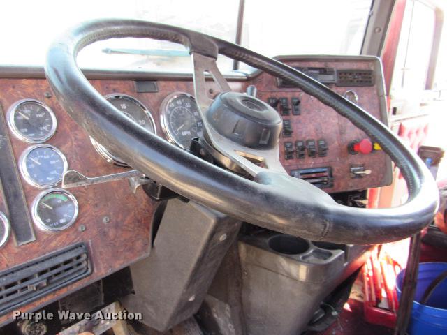 image for item DE0174 1997 International 9200 semi truck