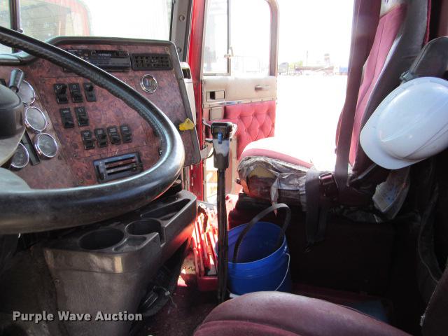 image for item DE0174 1997 International 9200 semi truck