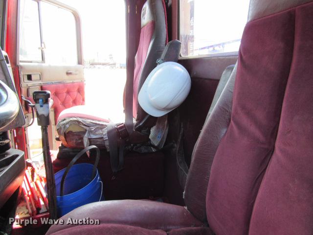 image for item DE0174 1997 International 9200 semi truck