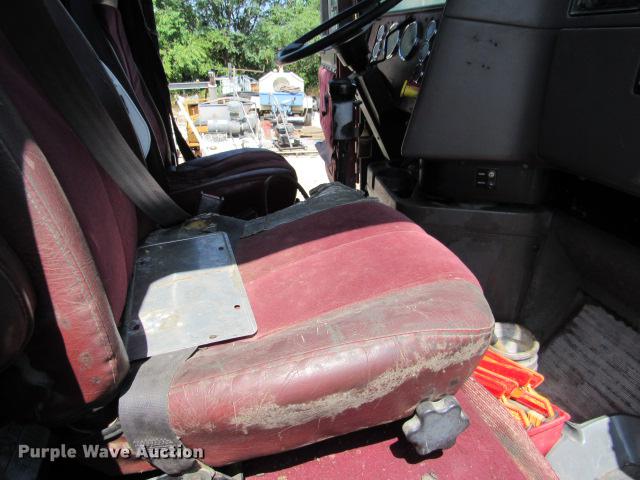 image for item DE0174 1997 International 9200 semi truck