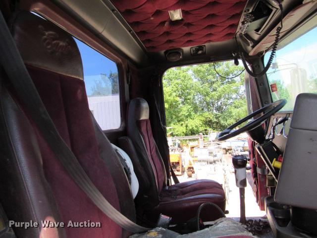 image for item DE0174 1997 International 9200 semi truck