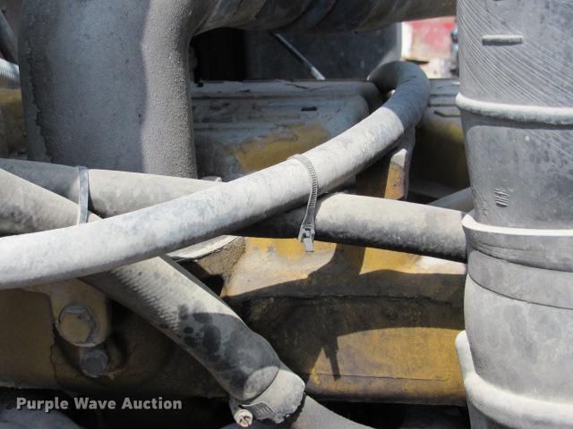 image for item DE0174 1997 International 9200 semi truck