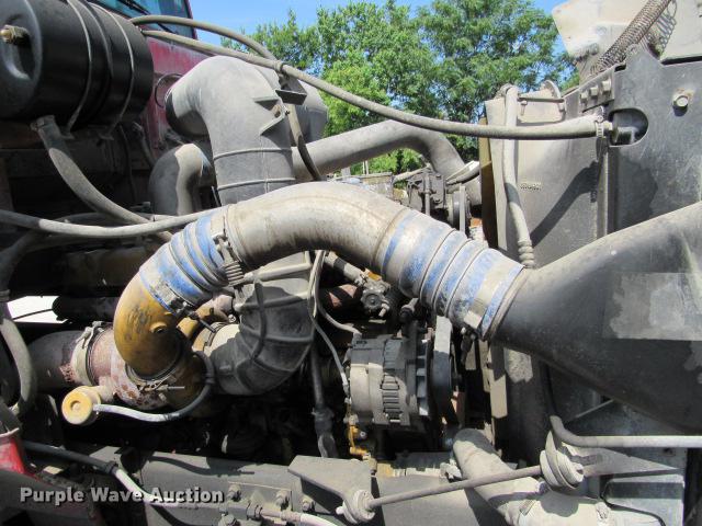 image for item DE0174 1997 International 9200 semi truck