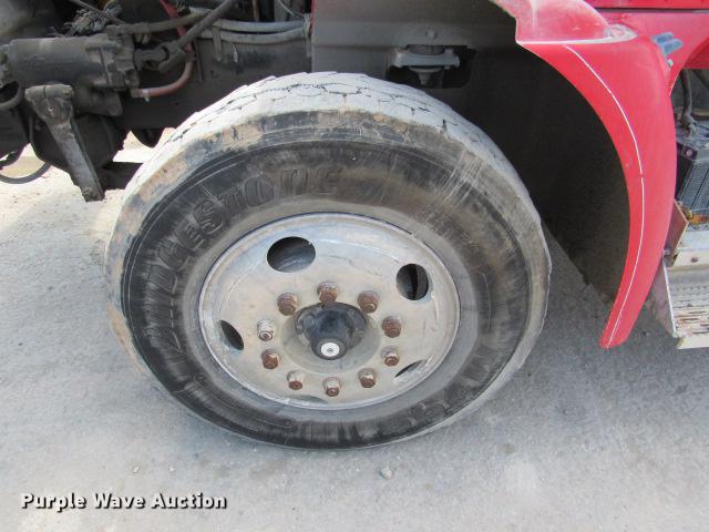 image for item DE0174 1997 International 9200 semi truck