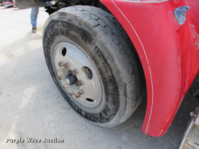 image for item DE0174 1997 International 9200 semi truck