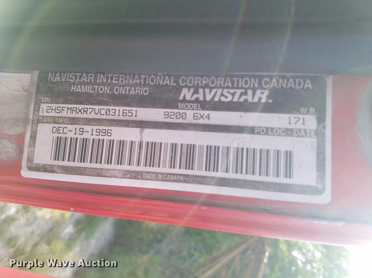 image for item DE0174 1997 International 9200 semi truck