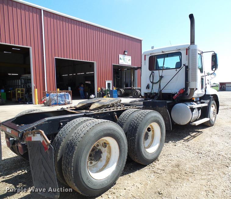 image for item DE5104 2004 Mack CX613 semi truck