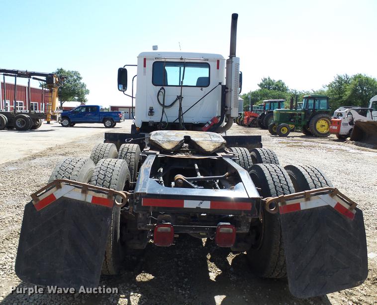 image for item DE5104 2004 Mack CX613 semi truck