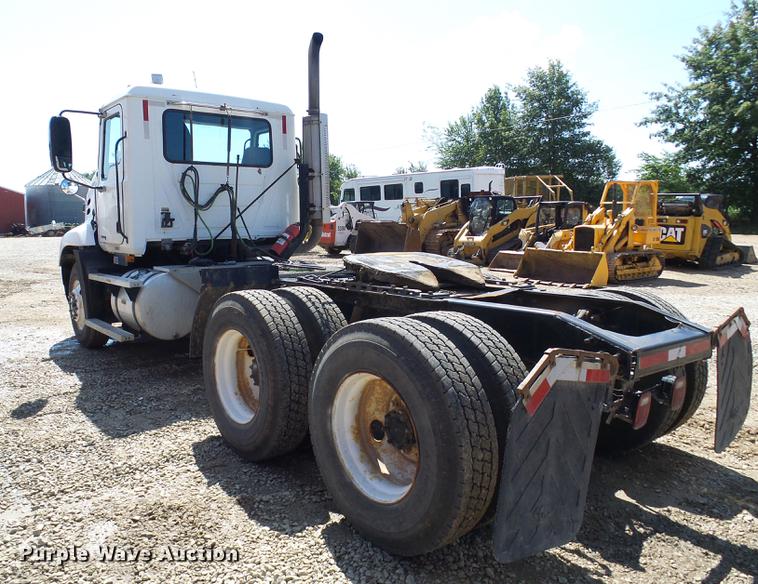 image for item DE5104 2004 Mack CX613 semi truck