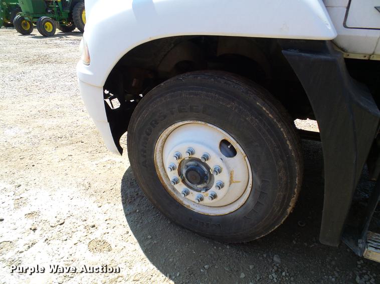 image for item DE5104 2004 Mack CX613 semi truck