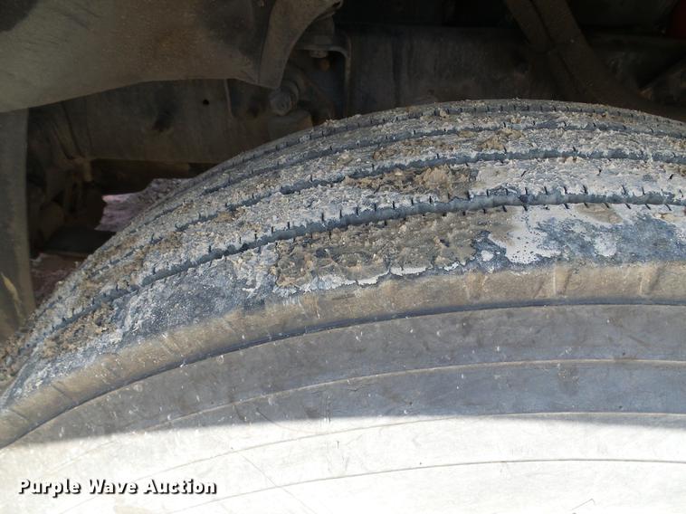 image for item DE5104 2004 Mack CX613 semi truck