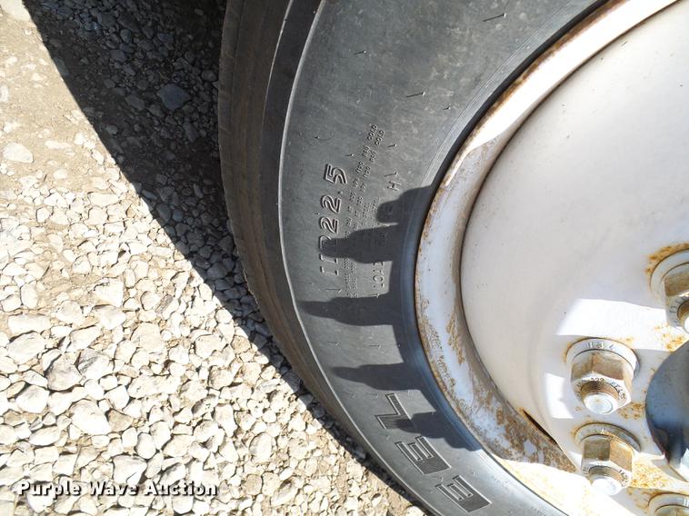 image for item DE5104 2004 Mack CX613 semi truck