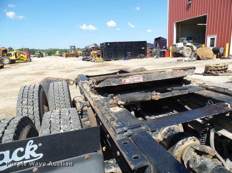 image for item DE5104 2004 Mack CX613 semi truck