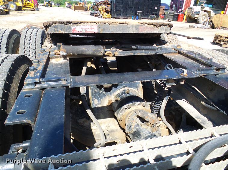 image for item DE5104 2004 Mack CX613 semi truck