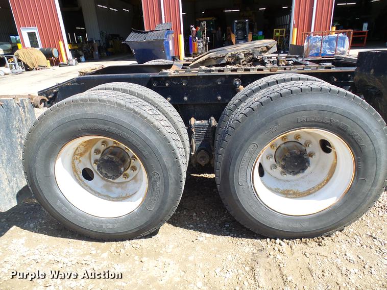 image for item DE5104 2004 Mack CX613 semi truck