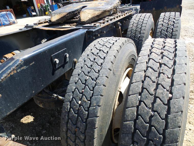 image for item DE5104 2004 Mack CX613 semi truck