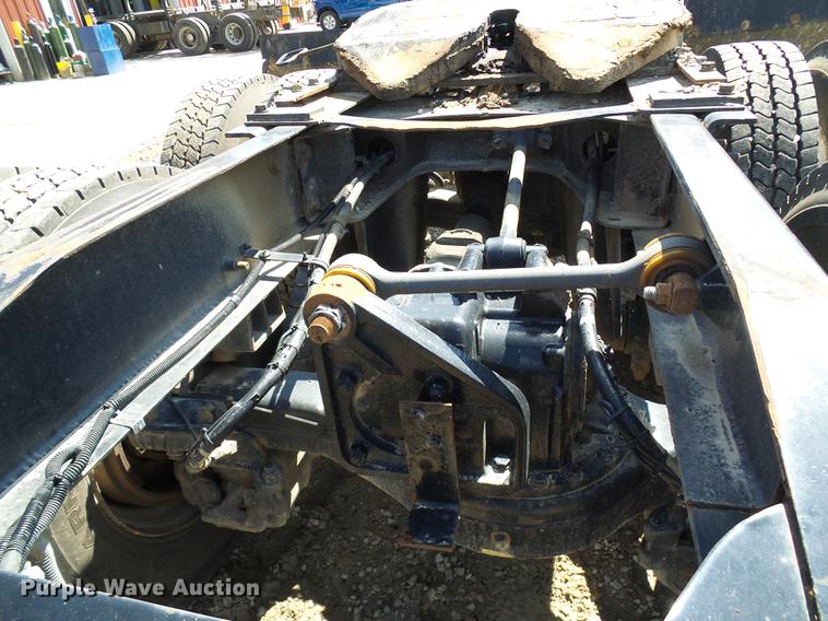 image for item DE5104 2004 Mack CX613 semi truck