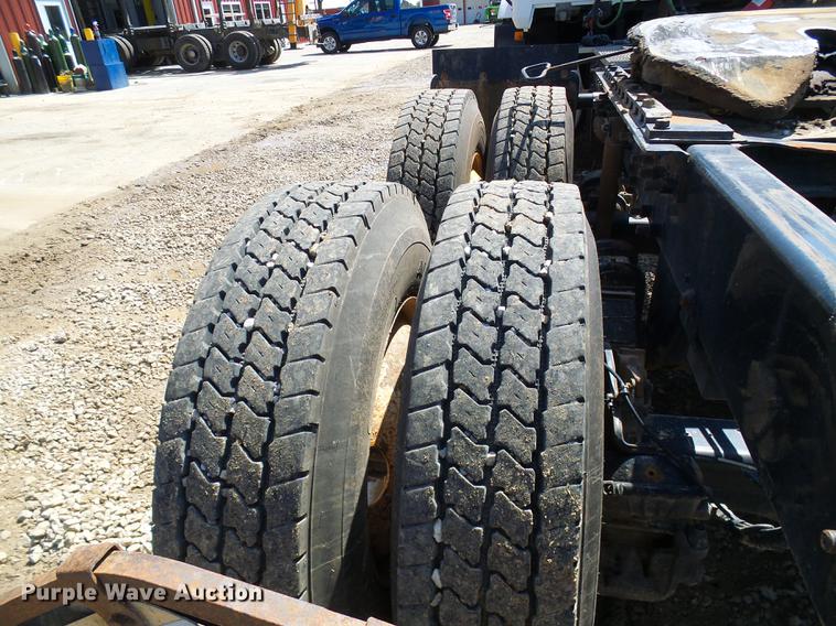 image for item DE5104 2004 Mack CX613 semi truck