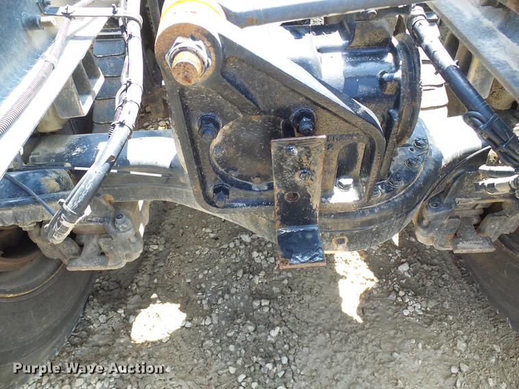 image for item DE5104 2004 Mack CX613 semi truck