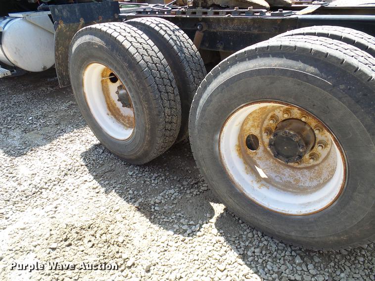 image for item DE5104 2004 Mack CX613 semi truck