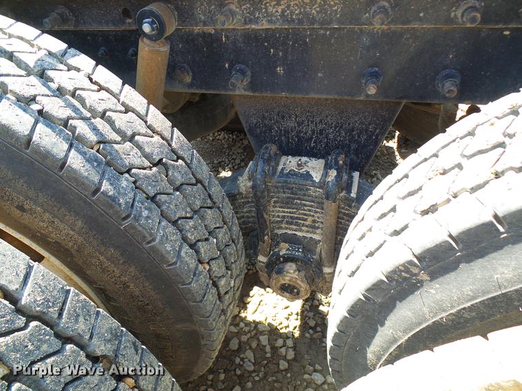 image for item DE5104 2004 Mack CX613 semi truck