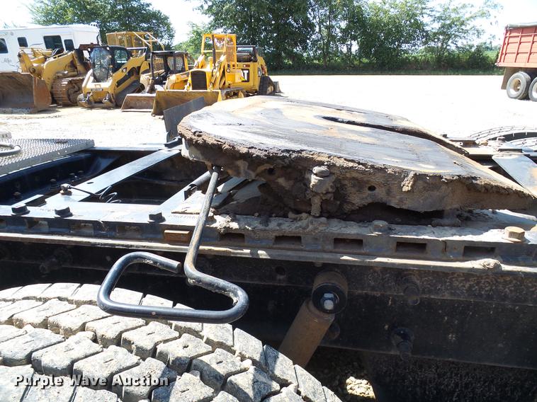 image for item DE5104 2004 Mack CX613 semi truck