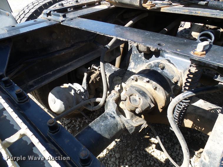 image for item DE5104 2004 Mack CX613 semi truck