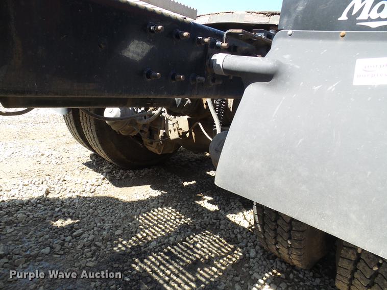 image for item DE5104 2004 Mack CX613 semi truck