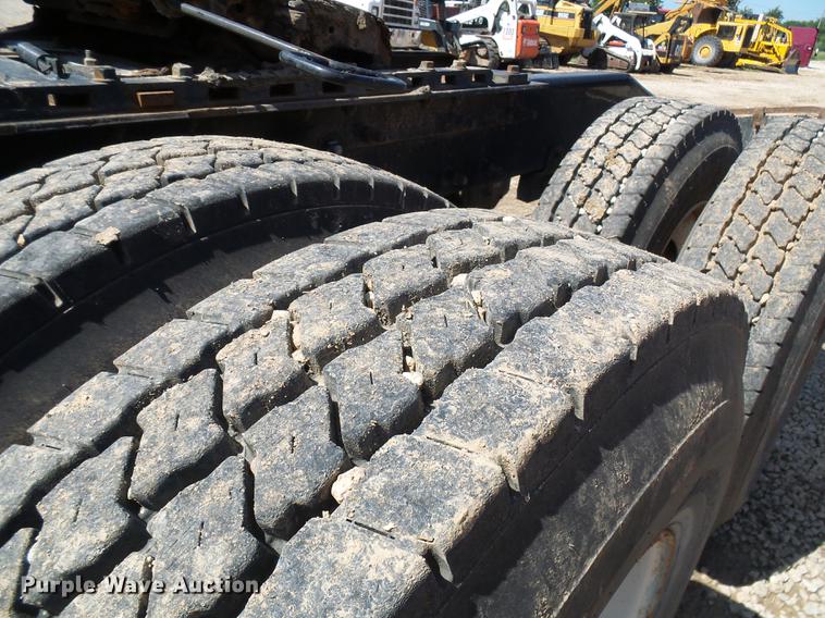 image for item DE5104 2004 Mack CX613 semi truck