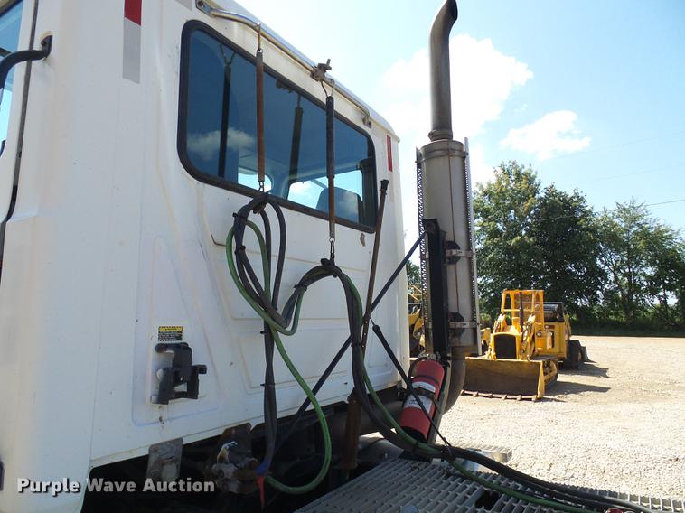 image for item DE5104 2004 Mack CX613 semi truck