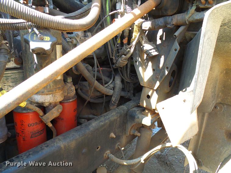 image for item DE5104 2004 Mack CX613 semi truck