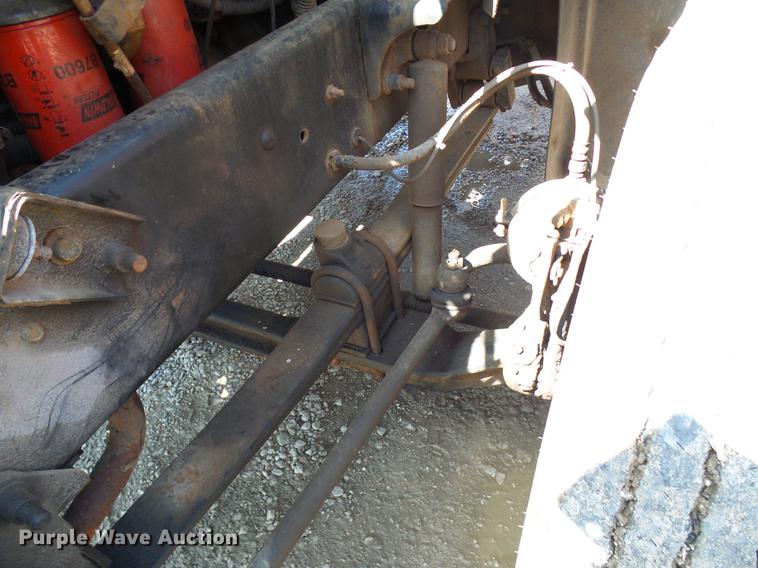 image for item DE5104 2004 Mack CX613 semi truck