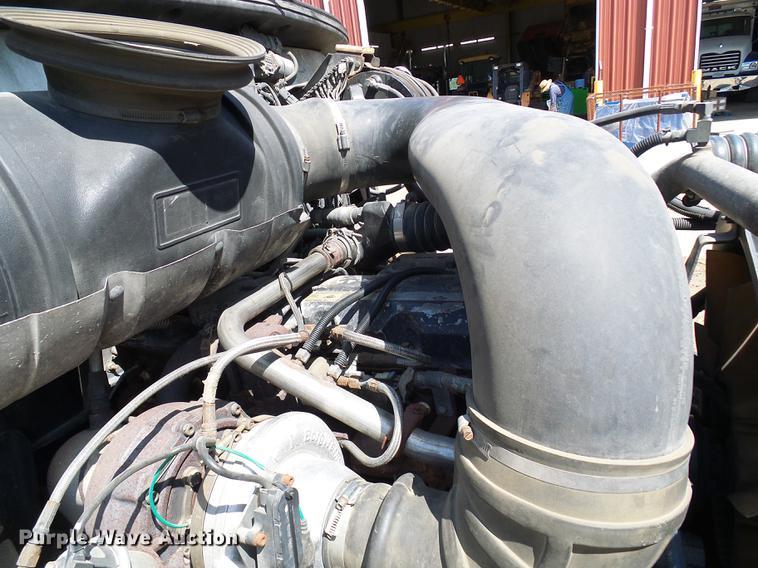 image for item DE5104 2004 Mack CX613 semi truck