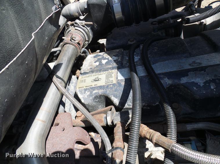 image for item DE5104 2004 Mack CX613 semi truck