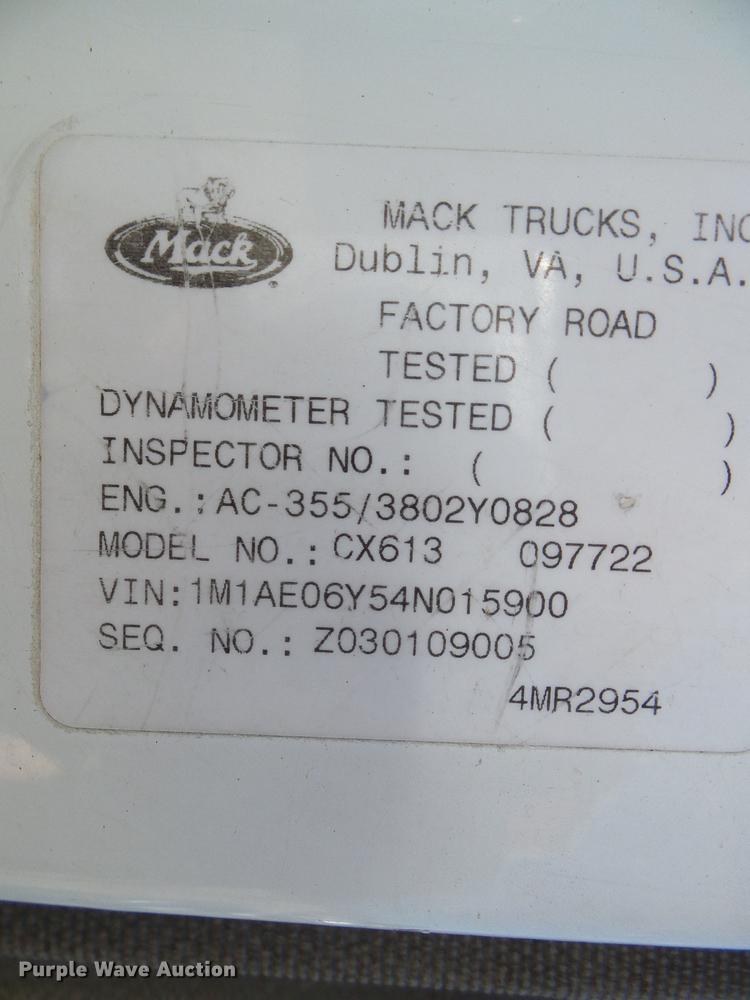 image for item DE5104 2004 Mack CX613 semi truck