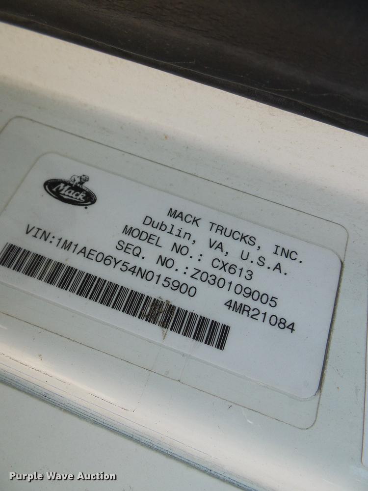 image for item DE5104 2004 Mack CX613 semi truck