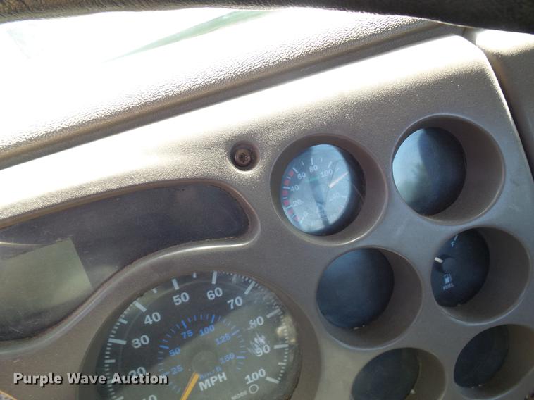 image for item DE5104 2004 Mack CX613 semi truck