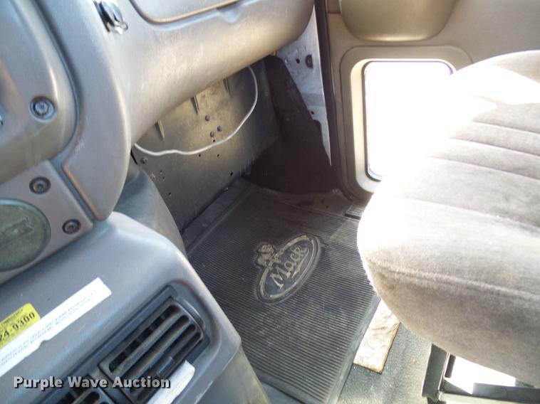 image for item DE5104 2004 Mack CX613 semi truck