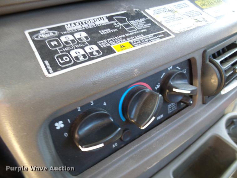 image for item DE5104 2004 Mack CX613 semi truck