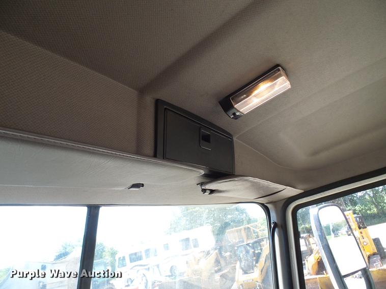 image for item DE5104 2004 Mack CX613 semi truck