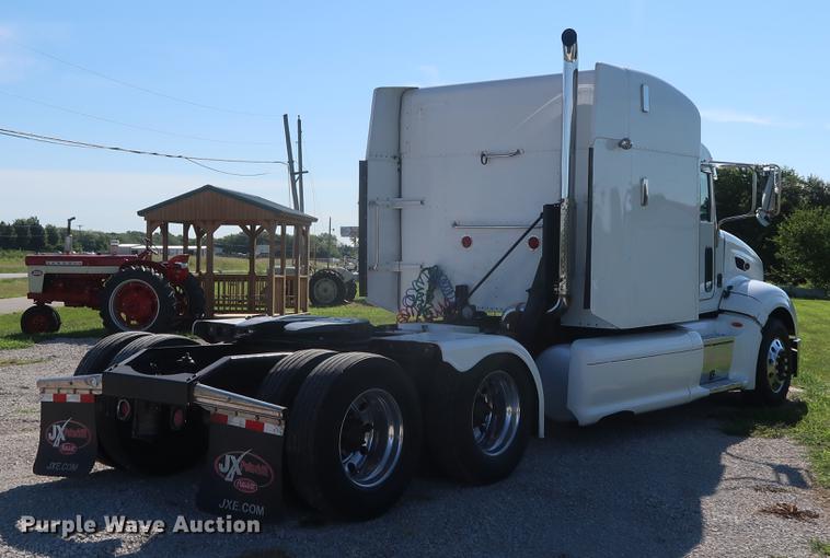 image for item DF2308 2006 Peterbilt 386 semi truck