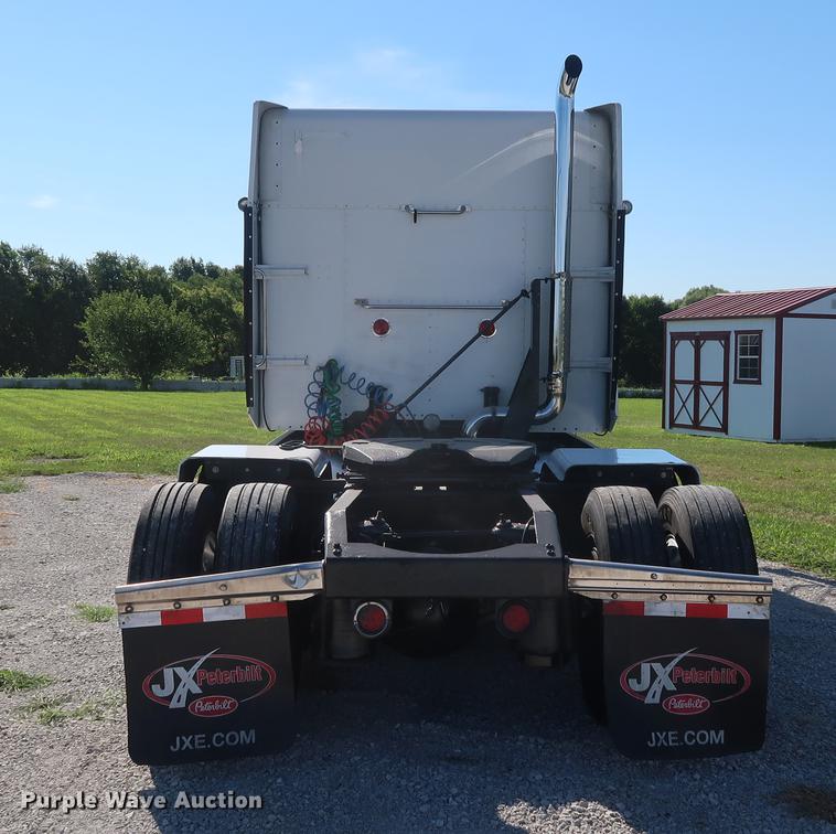 image for item DF2308 2006 Peterbilt 386 semi truck