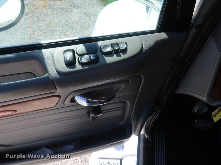 image for item DF2308 2006 Peterbilt 386 semi truck